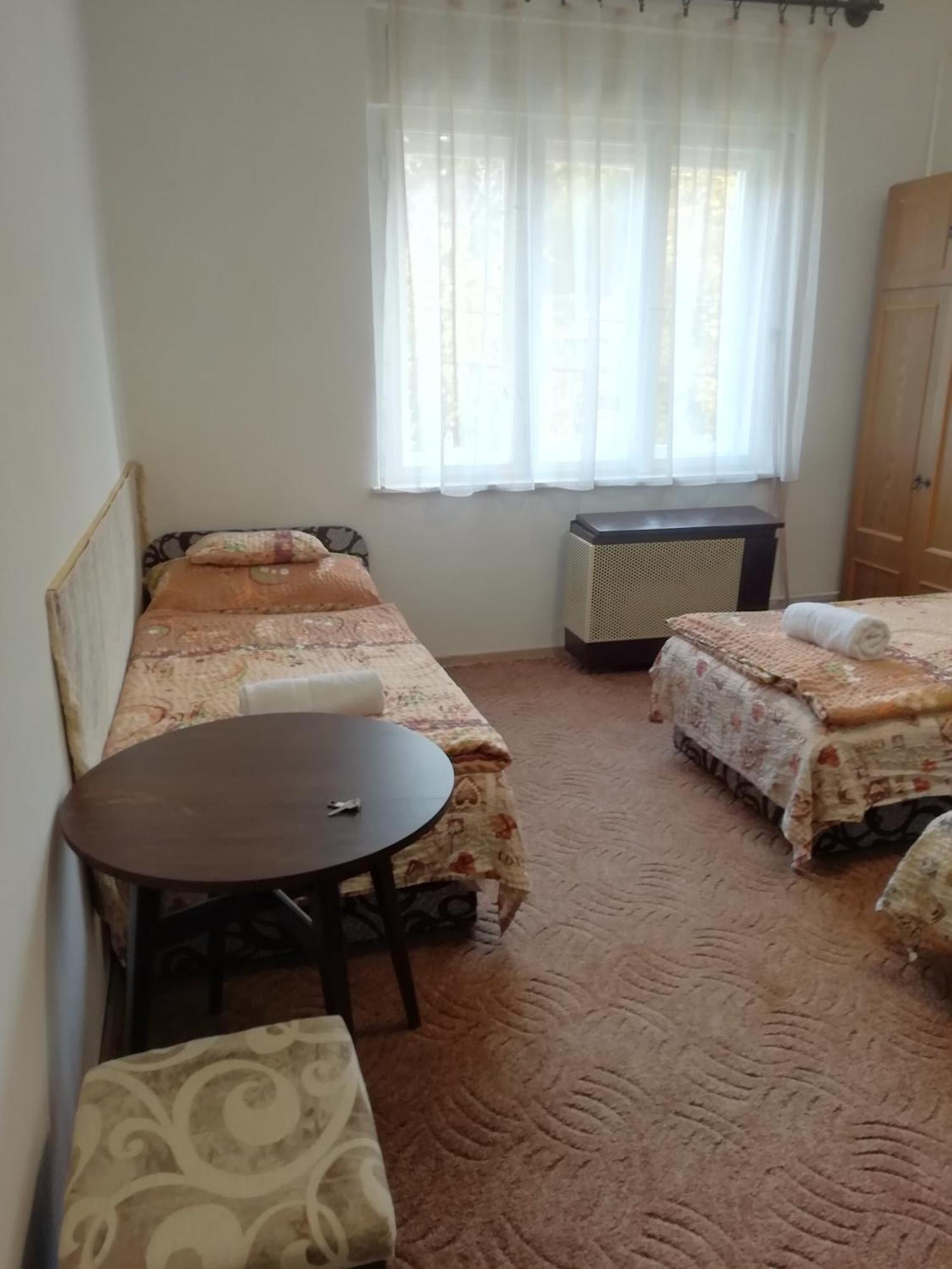 Privat Szallas Miskolctapolca Hotel Стая снимка